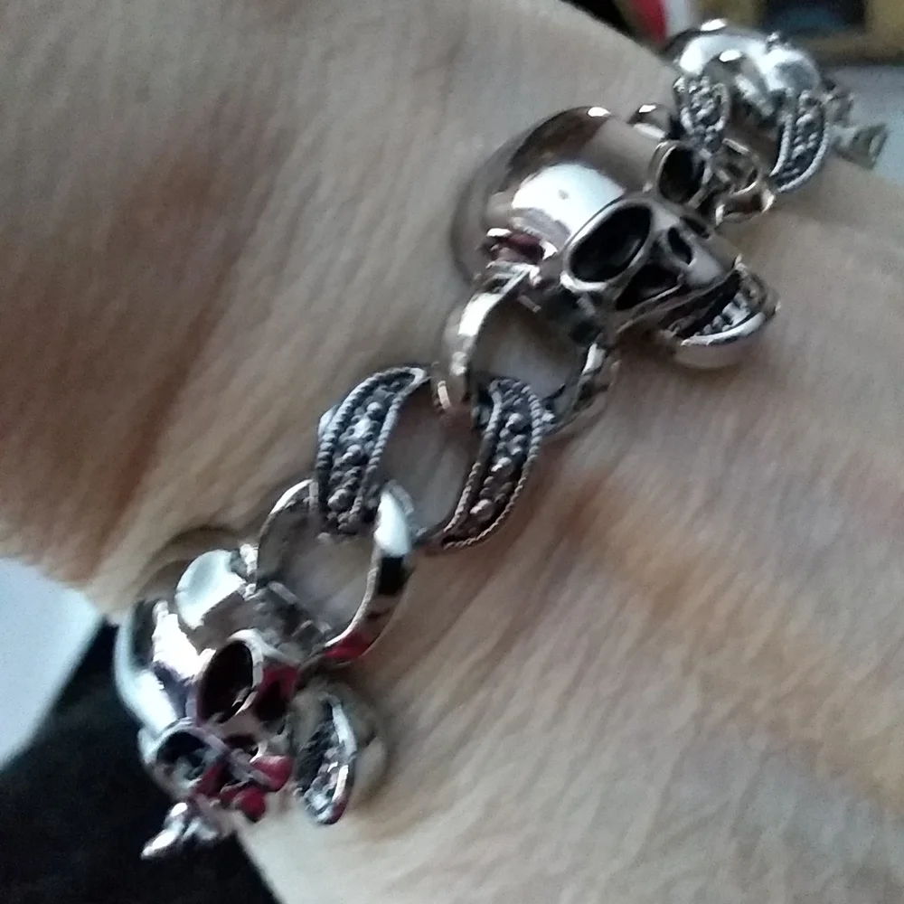 Five Smiling Skulls Bracelet - Picture 2 of 7